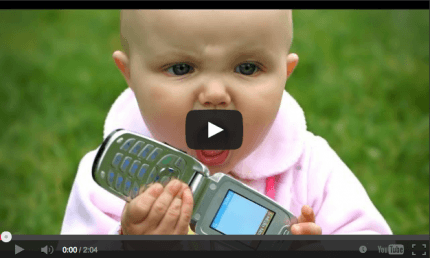 video con bambino e cellulare