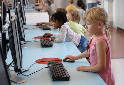 bambini al computer