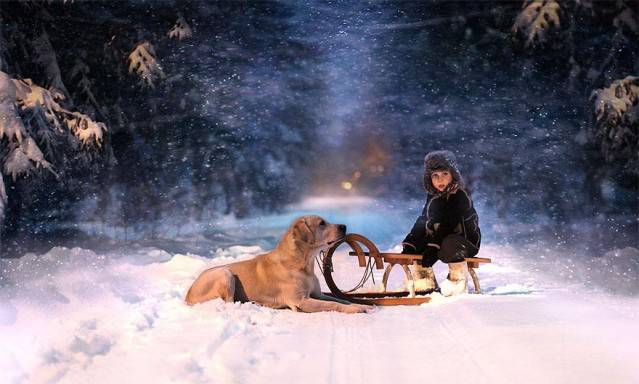 bimbo e cane in inverno
