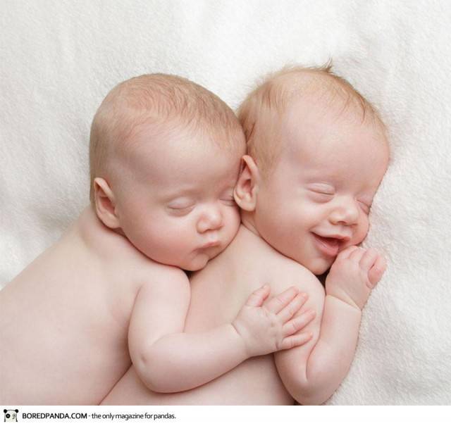 gemellini neonati addormentati