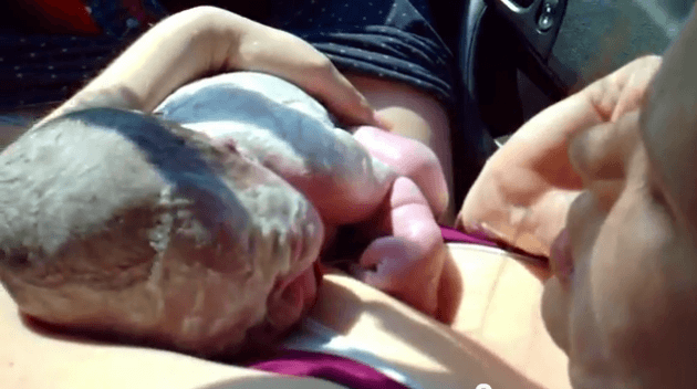 bambina nata in macchina