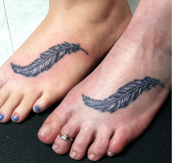 piedi con tatuaggio