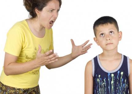 mamma urla al figlio