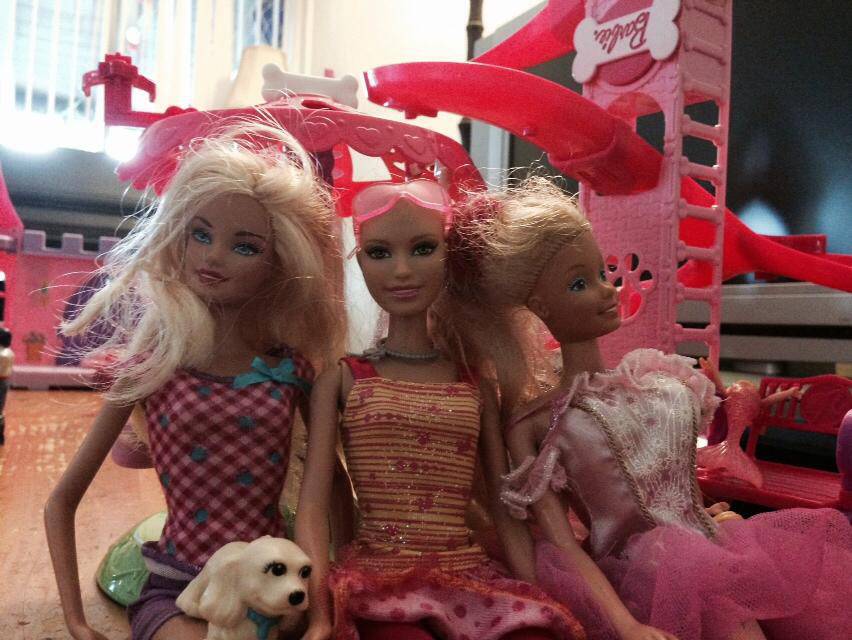 Ella e le Barbie
