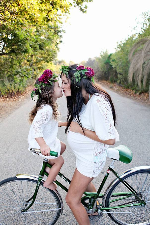 mamma e figlia in bici