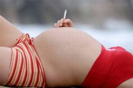 donna incinta fuma
