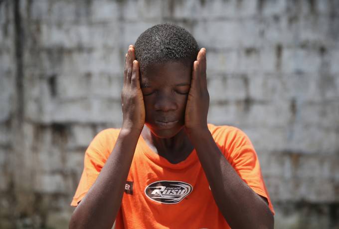 ragazo africano sopravvissuto ebola