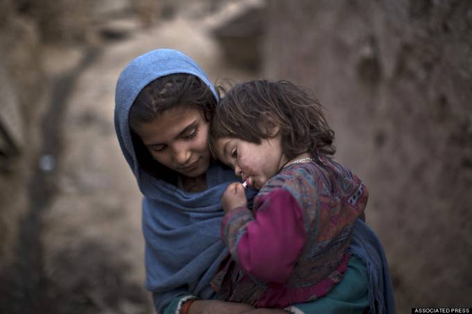 bimbe afgane rifugiate