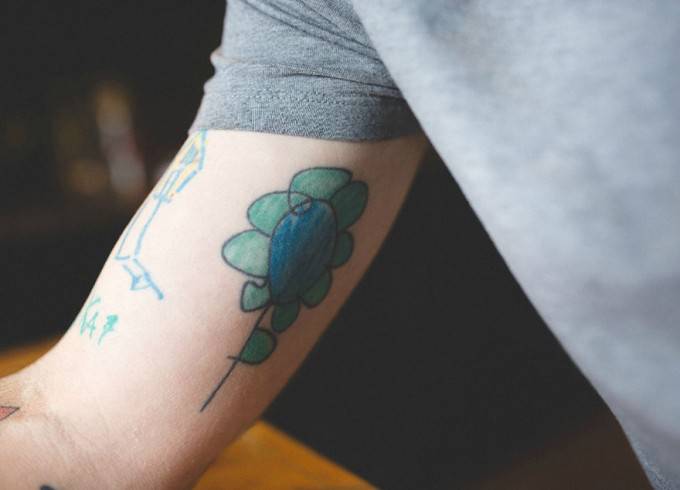 disegno bimbo tatuato braccio padre