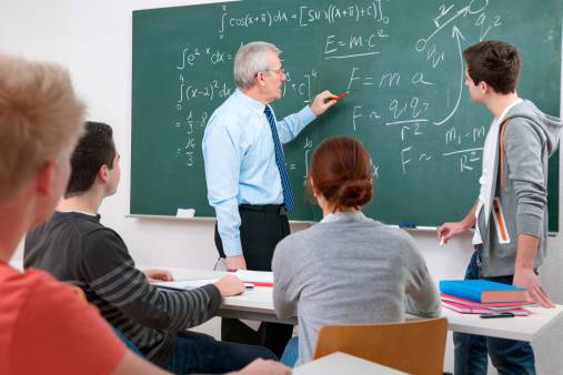 studenti e insegnante in classe