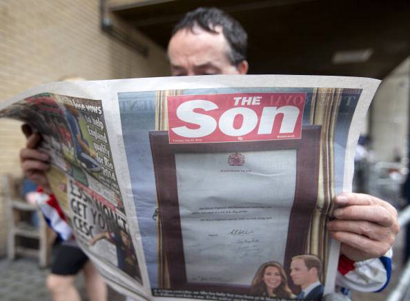 Copia del giornale nazionale "The Sun" per la nascita del royal baby