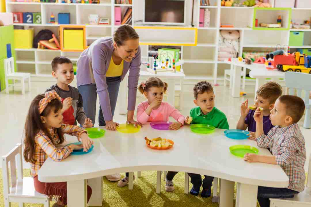 Bambina Di 2 Anni Soffoca All'asilo: Le Maestre La Salvano