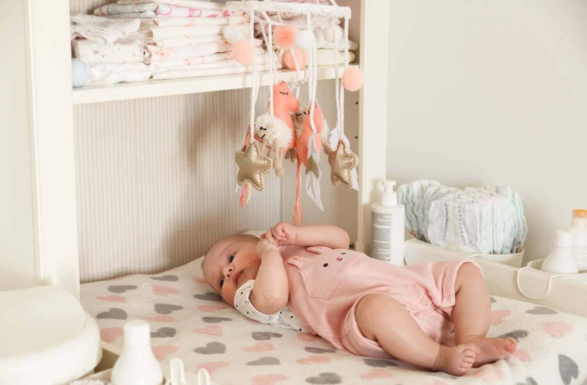Organizzare fasciatoio e armadio del neonato, cosa non deve mancare